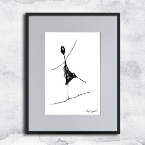 kobieca grafika nr 81 - akrobatka, oprawiona w czarną, aluminową ramę i grafitowe passe partout