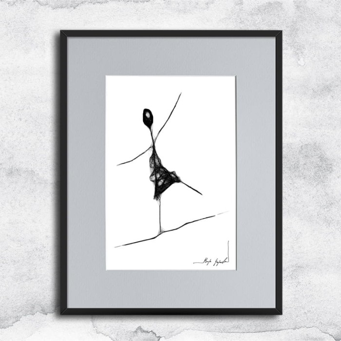 kobieca grafika nr 81 - akrobatka, oprawiona w czarną, aluminową ramę i grafitowe passe partout