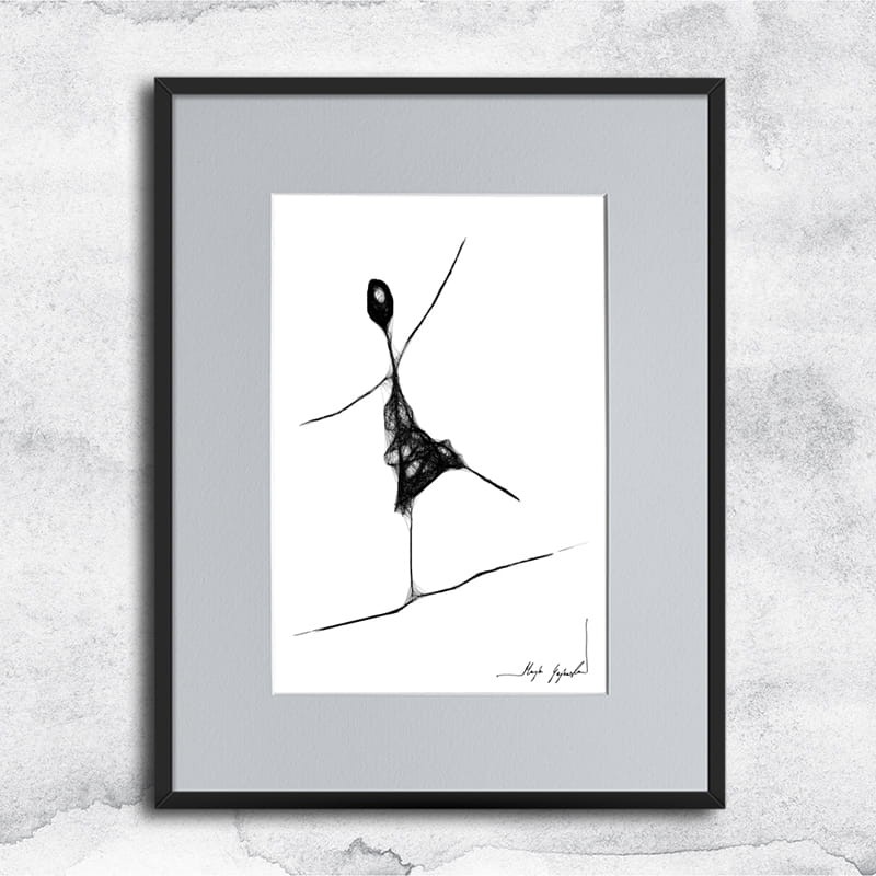 kobieca grafika nr 81 - akrobatka, oprawiona w czarną, aluminową ramę i grafitowe passe partout
