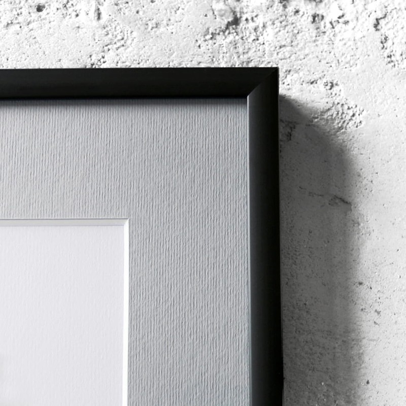 minimalistyczna grafika nr 77 - para, oprawiona w czarną, aluminową ramę i grafitowe passe partout