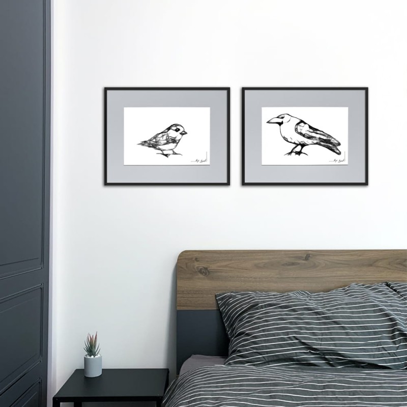 Autorska grafika nr 114 - kruk, oprawiona w czarną, aluminową ramę i grafitowe passe partout, dla miłośników ptaków