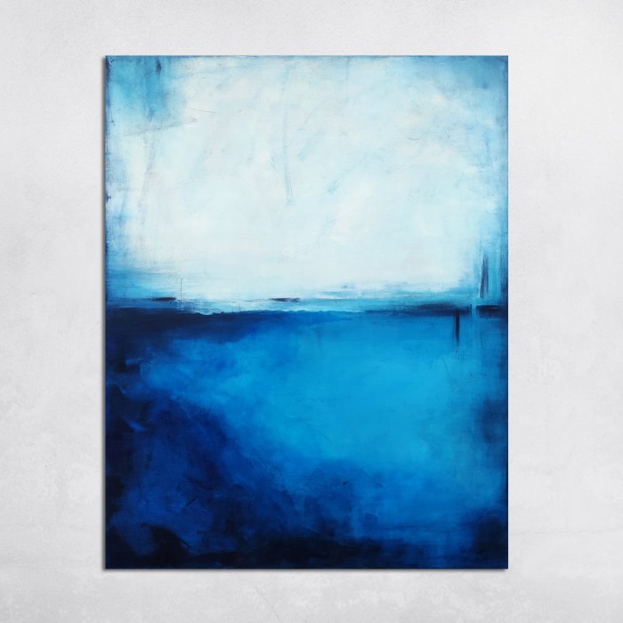 obraz olejny Szafir i biel V, format 90x70cm, w którym dominuje paleta niebieskiego przechodząca od delikatnego błękitu, aż po ciemny granat