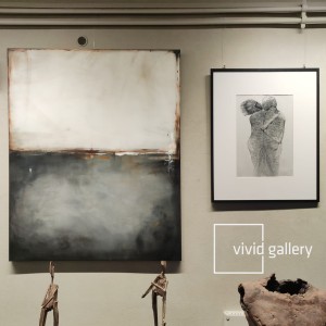 Obraz olejny Miedź i grafit X, format 110x90cm znajduje się w Vivid Gallery we Wrocławiu.